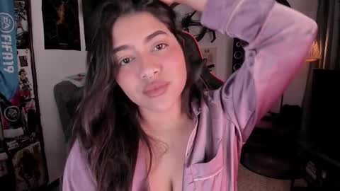 lolaasmith_21 online show from 01/15/26, 04:28