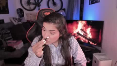 lolaasmith_21 online show from 04/10/26, 08:57