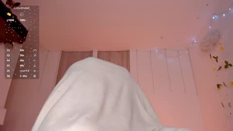 Snapshot of lolaberry_ chatting on 01/22/25, 01:21  Lola Berry  online show from 01/22/25, 01:21