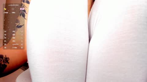 Snapshot of lolaberry_ chatting on 02/07/25, 09:58  Lola Berry  online show from 02/07/25, 09:58