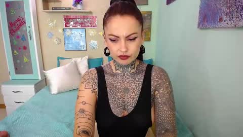 Snapshot of lolabrouse__ chatting on 12/11/24, 10:16 Lola online show from 12/11/24, 10:16