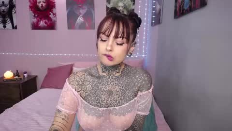 Snapshot of lolabrouse__ chatting on 09/28/25, 07:30 Lola online show from 09/28/25, 07:30