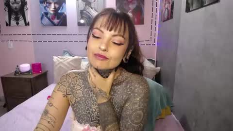 Snapshot of lolabrouse__ chatting on 07/21/26, 08:55 Lola online show from 07/21/26, 08:55