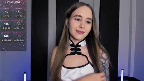 Snapshot of lolabunnyz chatting on 01/11/25, 06:44 Lola3 online show from 01/11/25, 06:44