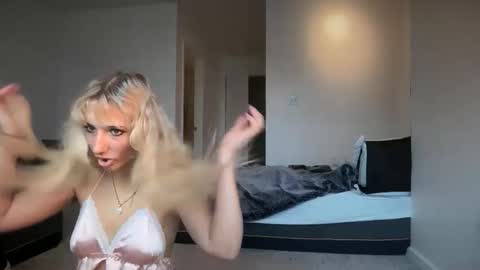 lolafae12 online show from 03/13/26, 07:42