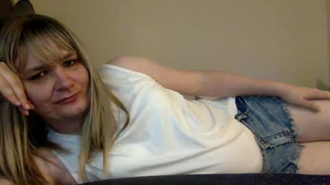 Snapshot of lolaherehi chatting on 06/13/26, 09:02 LolaJackson online show from 06/13/26, 09:02