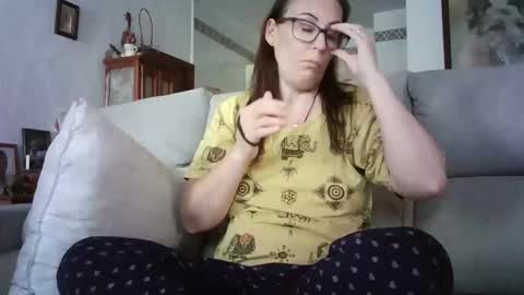 Snapshot of lolahueso chatting on 05/18/26, 02:56 LOLA HUESO y ERIC online show from 05/18/26, 02:56
