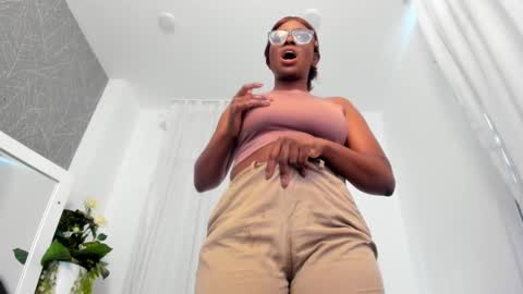 lola online show from 10/08/25, 02:04