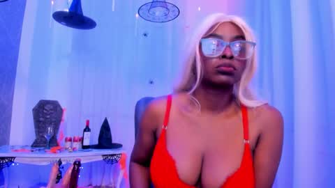 lola online show from 10/31/25, 09:16