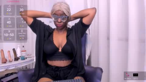 lola online show from 11/08/25, 11:54