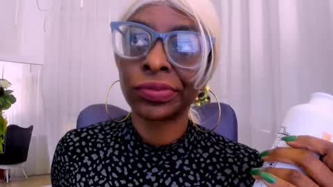 lola online show from 11/29/25, 01:25