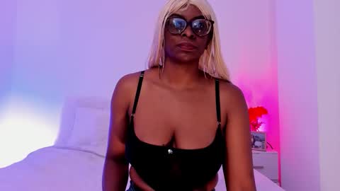 lola online show from 12/21/25, 12:56