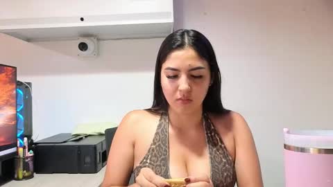 lolalola_12 online show from 12/22/25, 12:29