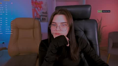 Lola pvt is OPEN online show from 02/06/25, 03:52