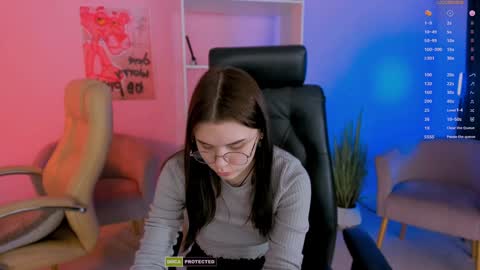 Lola pvt is OPEN online show from 02/08/25, 04:04