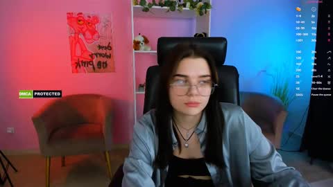 Lola pvt is OPEN online show from 02/13/25, 04:17