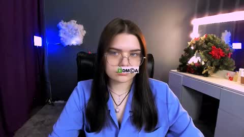 Lola pvt is OPEN online show from 02/26/25, 09:32