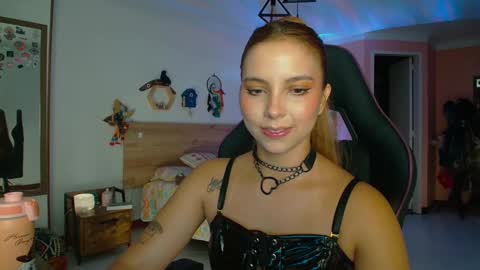 Lola doll online show from 11/12/25, 09:36