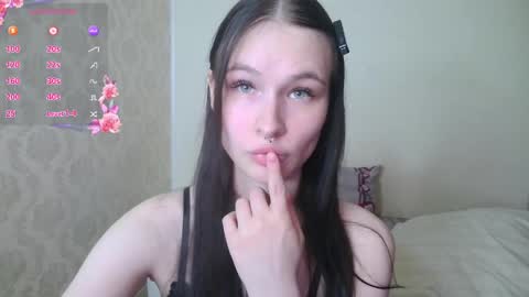 Snapshot of lolavibe6 chatting on 05/05/26, 07:33 Lola online show from 05/05/26, 07:33