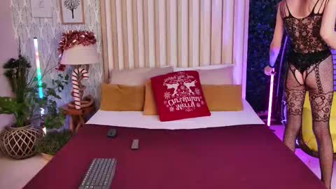 Lola online show from 12/17/25, 07:42