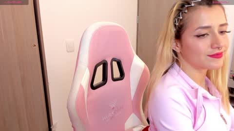 Snapshot of lolly_js_ chatting on 01/03/25, 02:54 Lolly online show from 01/03/25, 02:54