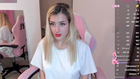 Snapshot of lolly_js_ chatting on 01/06/25, 06:58 Lolly online show from 01/06/25, 06:58