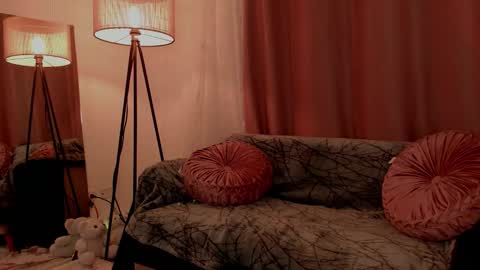 Snapshot of lolly_js_ chatting on 10/17/25, 04:37 Lolly online show from 10/17/25, 04:37