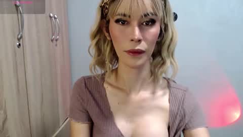 Snapshot of lolly_lips69 chatting on 06/09/26, 02:45 hana online show from 06/09/26, 02:45