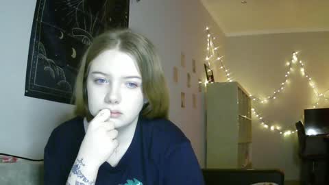 Snapshot of lollylol11 chatting on 01/16/25, 03:24 Lilly online show from 01/16/25, 03:24
