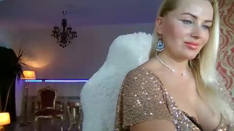 Snapshot of lollyta2023 chatting on 01/01/25, 06:37 Roxy online show from 01/01/25, 06:37