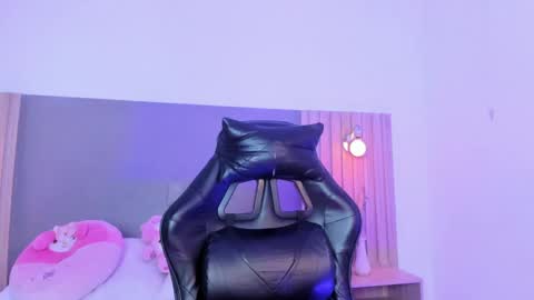 Snapshot of loly_berry chatting on 05/10/26, 02:17 L O L Y online show from 05/10/26, 02:17