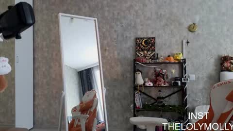 Snapshot of lolymolli chatting on 06/19/26, 10:41 Molli online show from 06/19/26, 10:41