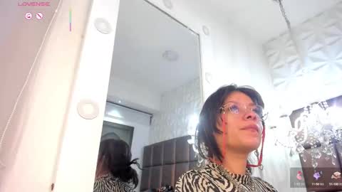 Snapshot of lolyyuno chatting on 10/06/25, 02:42 Loly online show from 10/06/25, 02:42