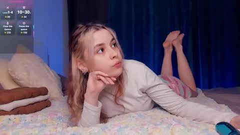 Snapshot of lonagass chatting on 11/18/25, 06:45 Lona online show from 11/18/25, 06:45