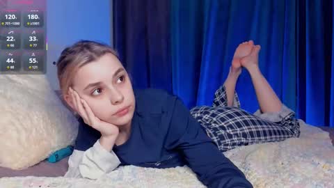 Snapshot of lonagass chatting on 11/21/25, 06:50 Lona online show from 11/21/25, 06:50