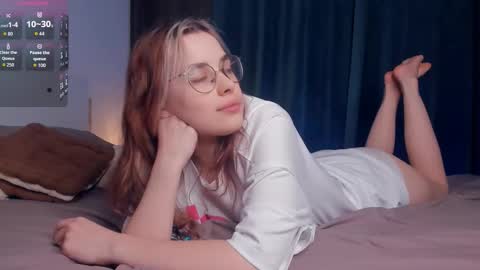 Snapshot of lonagass chatting on 11/27/25, 06:43 Lona online show from 11/27/25, 06:43