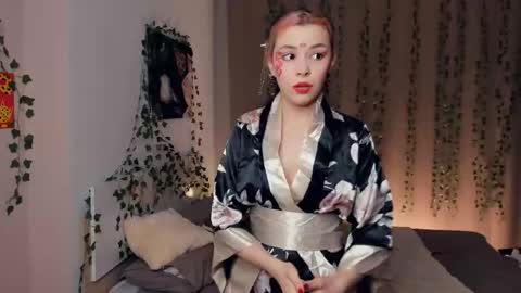 Snapshot of lonagass chatting on 01/09/26, 07:04 Lona online show from 01/09/26, 07:04