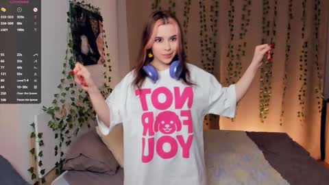 Snapshot of lonagass chatting on 01/13/26, 07:08 Lona online show from 01/13/26, 07:08