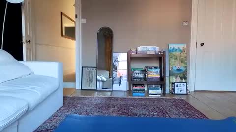 Em online show from 01/16/26, 08:40