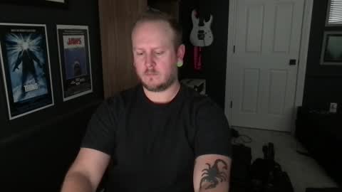 Snapshot of lone_string chatting on 02/13/25, 10:33 Lone online show from 02/13/25, 10:33