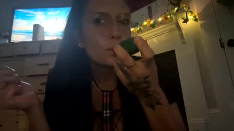 Snapshot of lonelymilfxoxo chatting on 05/22/26, 08:32 lonelymilfxoxo online show from 05/22/26, 08:32