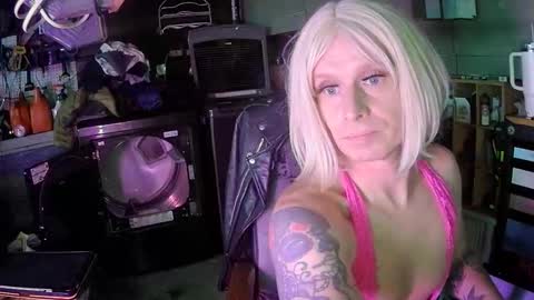 longbeachcd69 online show from 12/18/25, 11:33