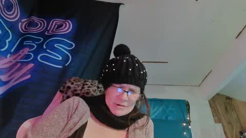 Londoncashmere69  online show from 12/08/24, 06:50