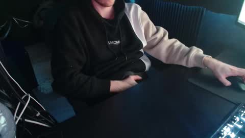 Snapshot of loofy_art chatting on 01/26/25, 02:30 Loofy Art online show from 01/26/25, 02:30