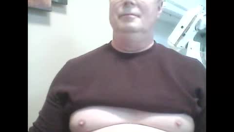 Snapshot of look823 chatting on 10/30/25, 07:47 look823 online show from 10/30/25, 07:47