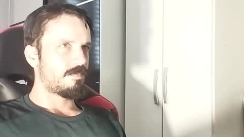 Snapshot of lookaz4010 chatting on 02/19/25, 12:00 Lucas online show from 02/19/25, 12:00