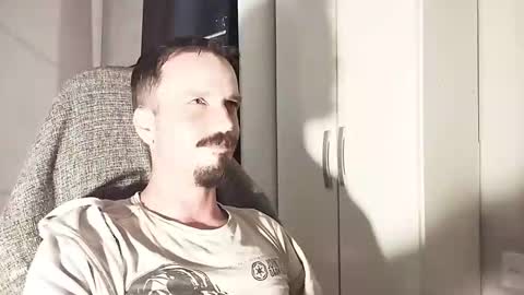 Snapshot of lookaz4010 chatting on 10/15/25, 07:14 Lucas online show from 10/15/25, 07:14