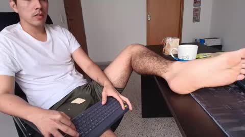 looki 16 online show from 10/12/25, 04:06