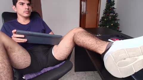 looki 16 online show from 12/17/25, 05:08