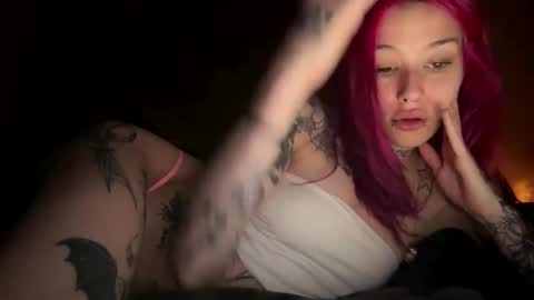 Snapshot of lookingforlona chatting on 10/30/25, 01:34 lookingforlona online show from 10/30/25, 01:34